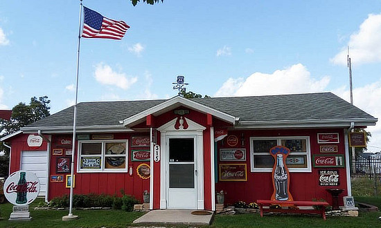 Perkins Wood and Glass ... "The Shop" ... on Route 66 in Gardner, Illinois