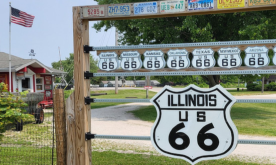 Perkins Wood and Glass ... "The Shop" ... on Route 66 in Gardner, Illinois