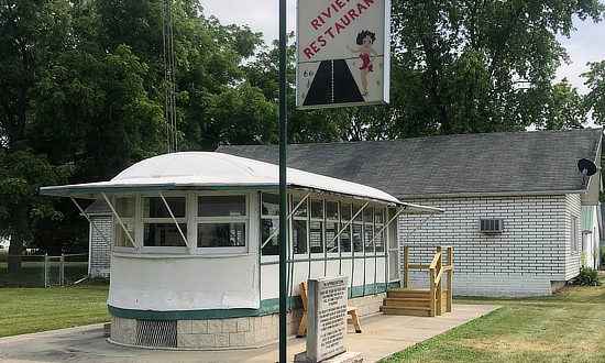 Exterior view of the Streetcar Diner in Gardner, Illinois on Route 66