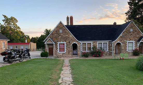 The Wagon Wheel Motel in Cuba, Missouri with motorcycle tourists
