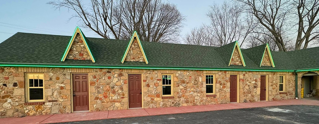 Restoration progress on the exterior of the Shamrock Court in Sullivan, Missouri on Historic US Route 66