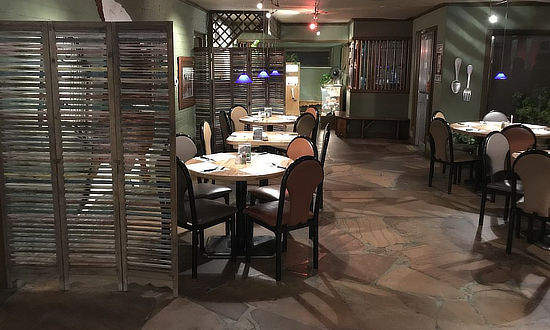 Interior dining area at Del's Restaurant in Tucumcari, New Mexico ... since 1956 ... 1202 East Historic Route 66